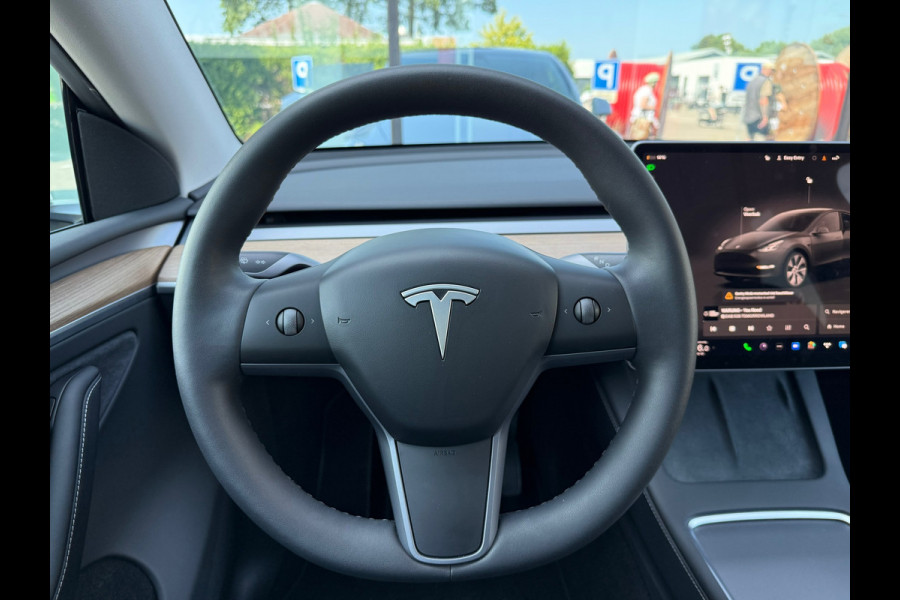 Tesla Model Y Long Range AWD 75 kWh - Automaat - Panoramadak - Navi - Parkeerhulp
