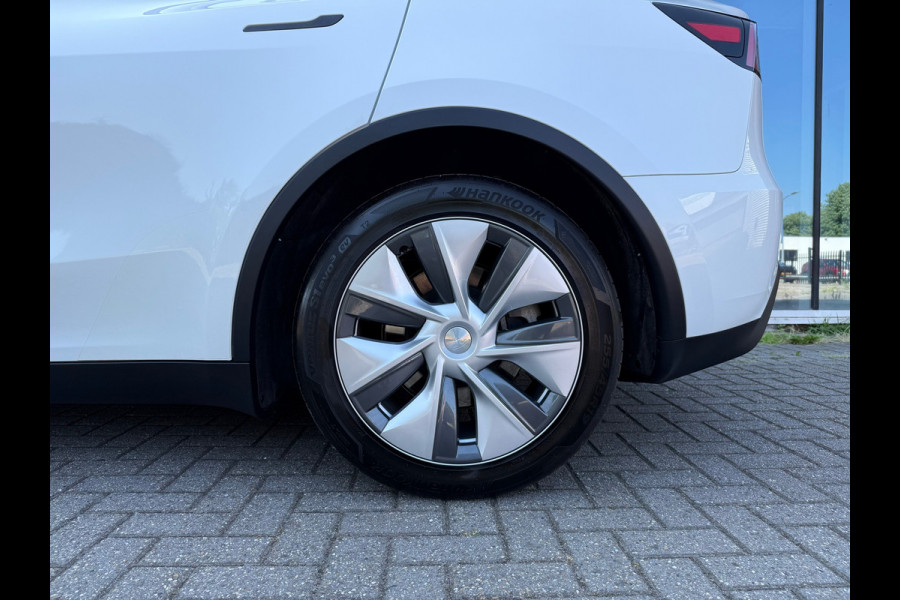 Tesla Model Y Long Range AWD 75 kWh - Automaat - Panoramadak - Navi - Parkeerhulp