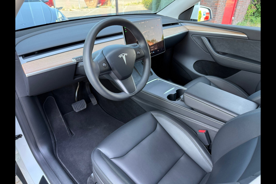 Tesla Model Y Long Range AWD 75 kWh - Automaat - Panoramadak - Navi - Parkeerhulp