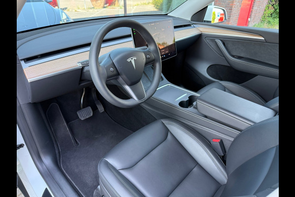Tesla Model Y Long Range AWD 75 kWh - Automaat - Panoramadak - Navi - Parkeerhulp
