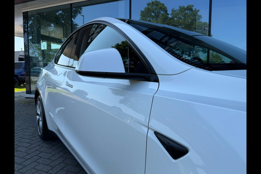 Tesla Model Y Long Range AWD 75 kWh - Automaat - Panoramadak - Navi - Parkeerhulp