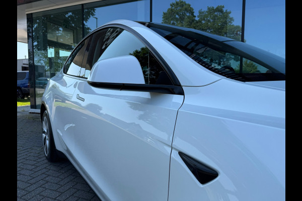 Tesla Model Y Long Range AWD 75 kWh - Automaat - Panoramadak - Navi - Parkeerhulp