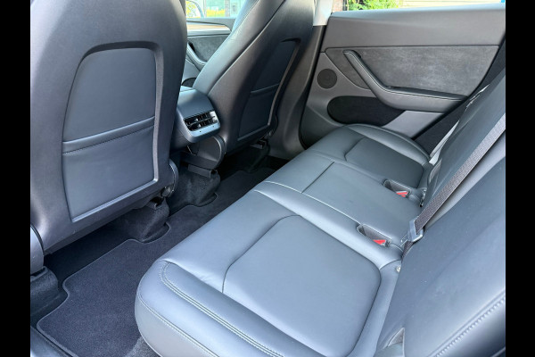 Tesla Model Y Long Range AWD 75 kWh - Automaat - Panoramadak - Navi - Parkeerhulp