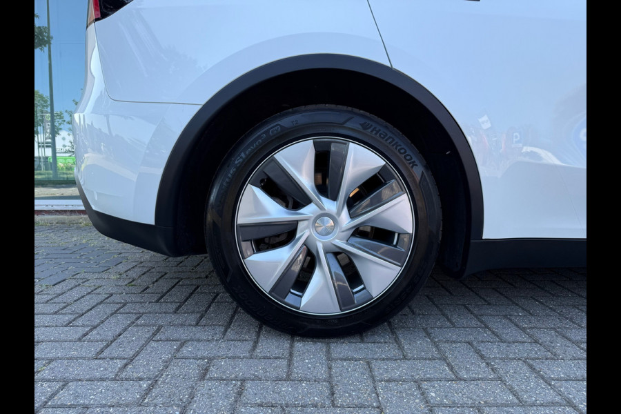 Tesla Model Y Long Range AWD 75 kWh - Automaat - Panoramadak - Navi - Parkeerhulp