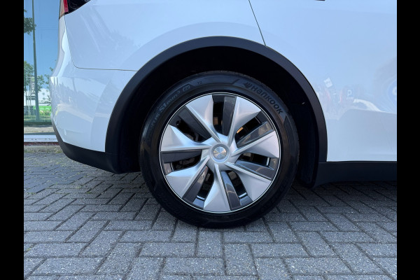 Tesla Model Y Long Range AWD 75 kWh - Automaat - Panoramadak - Navi - Parkeerhulp