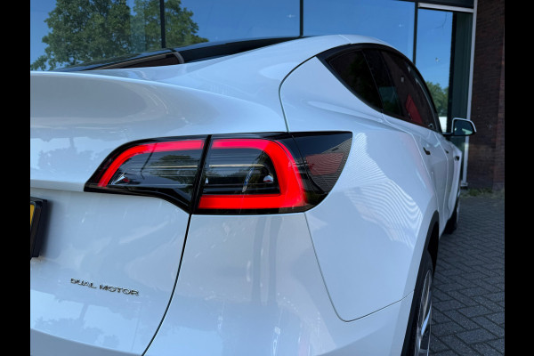 Tesla Model Y Long Range AWD 75 kWh - Automaat - Panoramadak - Navi - Parkeerhulp