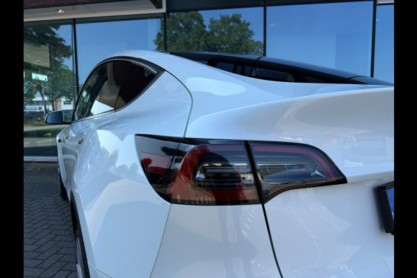 Tesla Model Y Long Range AWD 75 kWh - Automaat - Panoramadak - Navi - Parkeerhulp