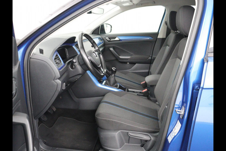 Volkswagen T-Roc 1.0 TSI Style | Trekhaak | Stoelverwarming | Parkeerhulp | Adaptive cruise | Navigatie | Bluetooth | Carplay | Climate control | Virtual cockpit