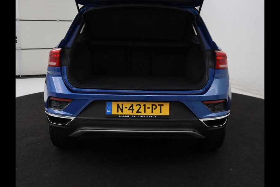 Volkswagen T-Roc 1.0 TSI Style | Trekhaak | Stoelverwarming | Parkeerhulp | Adaptive cruise | Navigatie | Bluetooth | Carplay | Climate control | Virtual cockpit