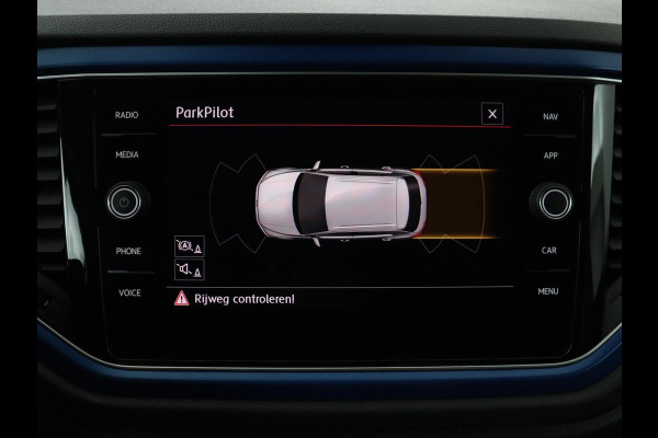 Volkswagen T-Roc 1.0 TSI Style | Trekhaak | Stoelverwarming | Parkeerhulp | Adaptive cruise | Navigatie | Bluetooth | Carplay | Climate control | Virtual cockpit