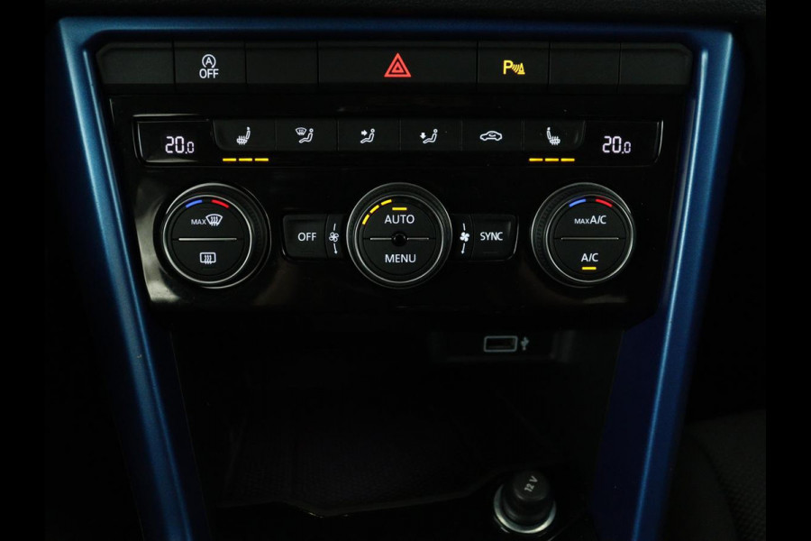 Volkswagen T-Roc 1.0 TSI Style | Trekhaak | Stoelverwarming | Parkeerhulp | Adaptive cruise | Navigatie | Bluetooth | Carplay | Climate control | Virtual cockpit