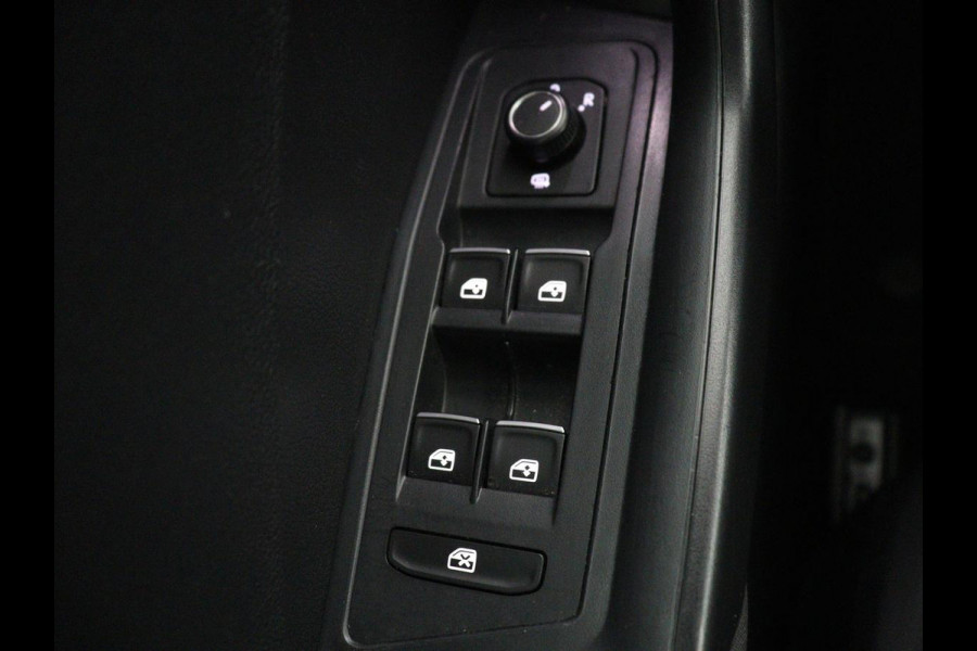 Volkswagen T-Roc 1.0 TSI Style | Trekhaak | Stoelverwarming | Parkeerhulp | Adaptive cruise | Navigatie | Bluetooth | Carplay | Climate control | Virtual cockpit