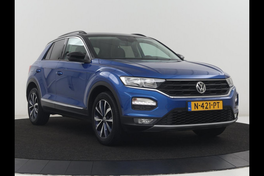 Volkswagen T-Roc 1.0 TSI Style | Trekhaak | Stoelverwarming | Parkeerhulp | Adaptive cruise | Navigatie | Bluetooth | Carplay | Climate control | Virtual cockpit