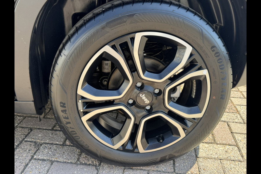 Jeep Avenger Summit 54 kWh Clima Camera Carplay PDC voor en achter Half Leder