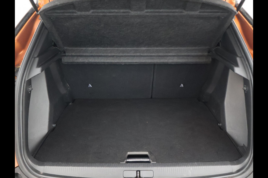 Peugeot e-2008 EV GT PREMIERE + PANORAMA SCHUIFDAK | ADAPTIVE CRUISE | STOELVERWARMING | CAMERA