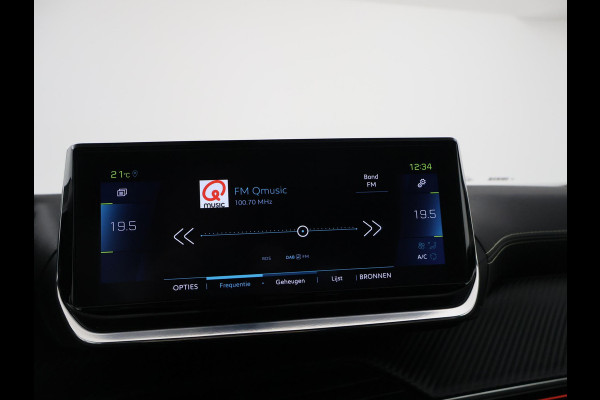 Peugeot e-2008 EV GT PREMIERE + PANORAMA SCHUIFDAK | ADAPTIVE CRUISE | STOELVERWARMING | CAMERA