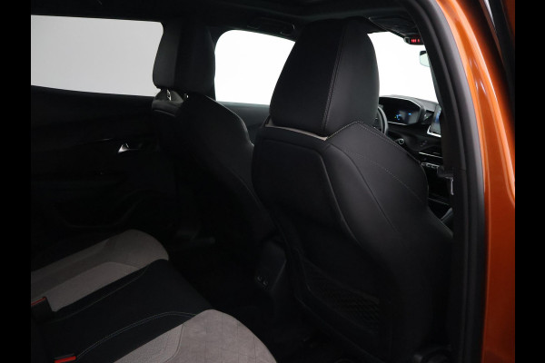 Peugeot e-2008 EV GT PREMIERE + PANORAMA SCHUIFDAK | ADAPTIVE CRUISE | STOELVERWARMING | CAMERA