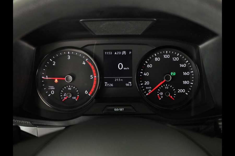 Volkswagen Crafter 35 2.0 TDI L3H3 Highline EURO VI 140 pk Automaat | Navigatie | Trekhaak | Parkeersensoren | Achteruitrijcamera | Cruise control |
