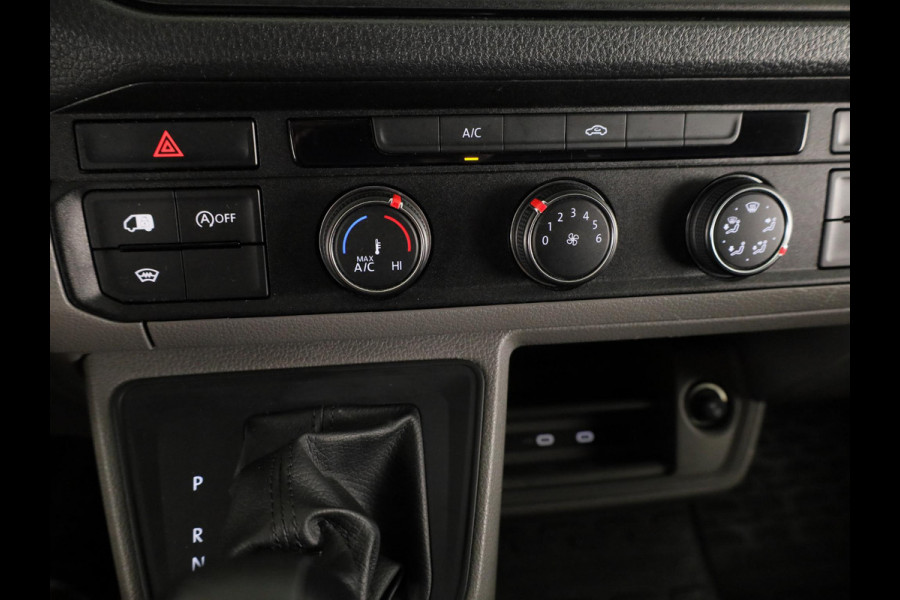 Volkswagen Crafter 35 2.0 TDI L3H3 Highline EURO VI 140 pk Automaat | Navigatie | Trekhaak | Parkeersensoren | Achteruitrijcamera | Cruise control |