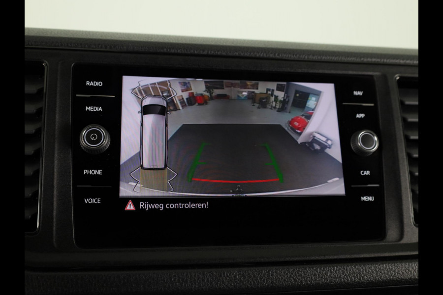 Volkswagen Crafter 35 2.0 TDI L3H3 Highline EURO VI 140 pk Automaat | Navigatie | Trekhaak | Parkeersensoren | Achteruitrijcamera | Cruise control |