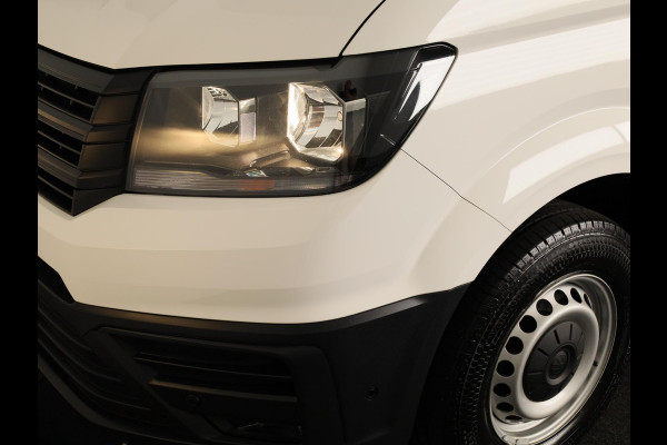 Volkswagen Crafter 35 2.0 TDI L3H3 Highline EURO VI 140 pk Automaat | Navigatie | Trekhaak | Parkeersensoren | Achteruitrijcamera | Cruise control |