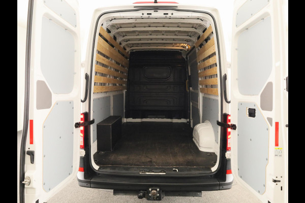 Volkswagen Crafter 35 2.0 TDI L3H3 Highline EURO VI 140 pk Automaat | Navigatie | Trekhaak | Parkeersensoren | Achteruitrijcamera | Cruise control |