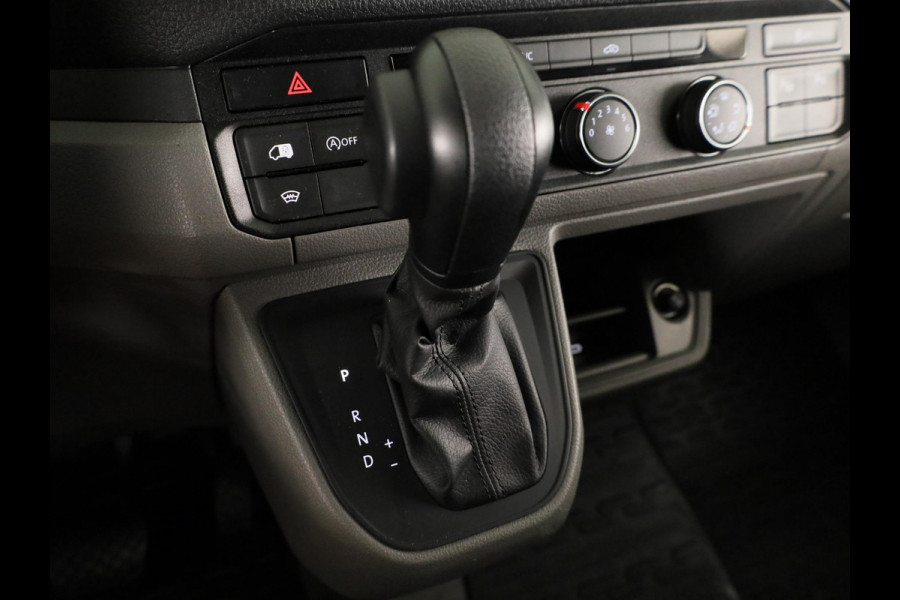 Volkswagen Crafter 35 2.0 TDI L3H3 Highline EURO VI 140 pk Automaat | Navigatie | Trekhaak | Parkeersensoren | Achteruitrijcamera | Cruise control |