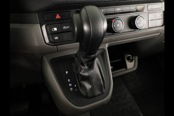 Volkswagen Crafter 35 2.0 TDI L3H3 Highline EURO VI 140 pk Automaat | Navigatie | Trekhaak | Parkeersensoren | Achteruitrijcamera | Cruise control |