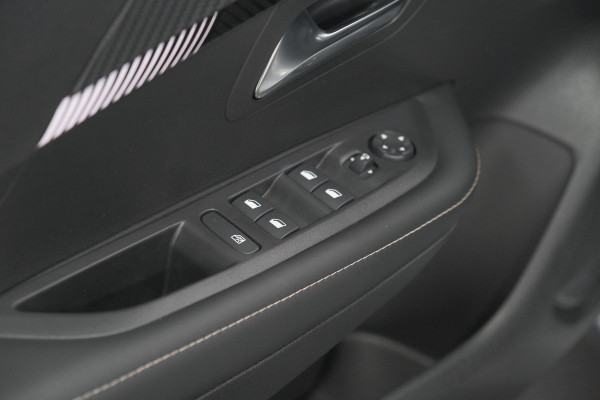 Peugeot 208 1.2 Hybrid 110 e-DCS6 Allure | Apple Carplay | Parkeersensoren Voor + Achter | Climate Control