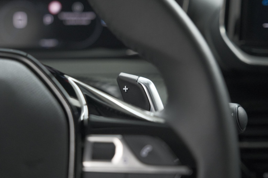 Peugeot 208 1.2 Hybrid 110 e-DCS6 Allure | Apple Carplay | Parkeersensoren Voor + Achter | Climate Control