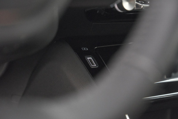 Peugeot 208 1.2 Hybrid 110 e-DCS6 Allure | Apple Carplay | Parkeersensoren Voor + Achter | Climate Control