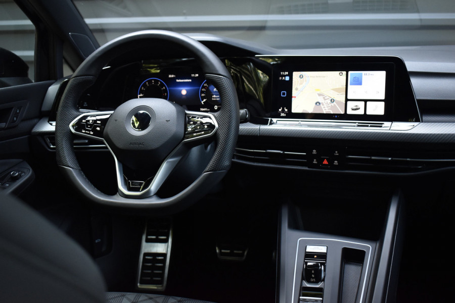 Volkswagen Golf 1.5 eTSI R-Line | Pano | Harman/Kardon | Matrix LED | ACC | Sfeerverlichting | Stuur + Stuurverwarming | Camera |