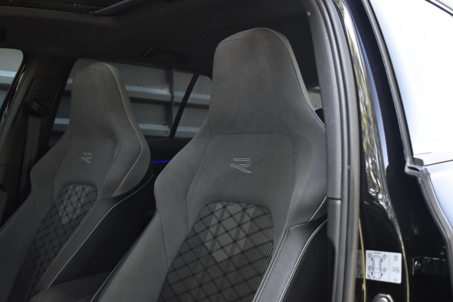 Volkswagen Golf 1.5 eTSI R-Line | Pano | Harman/Kardon | Matrix LED | ACC | Sfeerverlichting | Stuur + Stuurverwarming | Camera |
