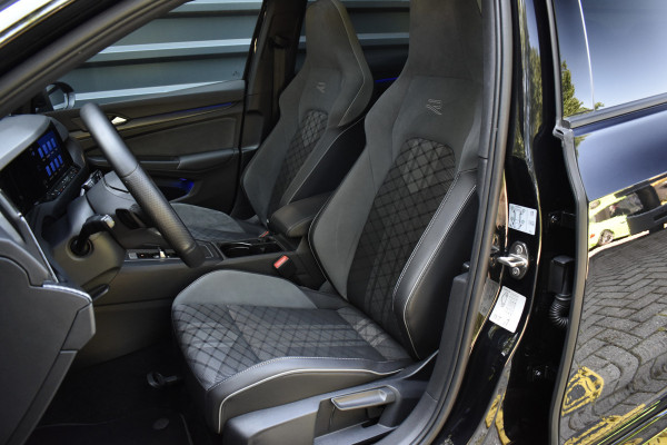 Volkswagen Golf 1.5 eTSI R-Line | Pano | Harman/Kardon | Matrix LED | ACC | Sfeerverlichting | Stuur + Stuurverwarming | Camera |