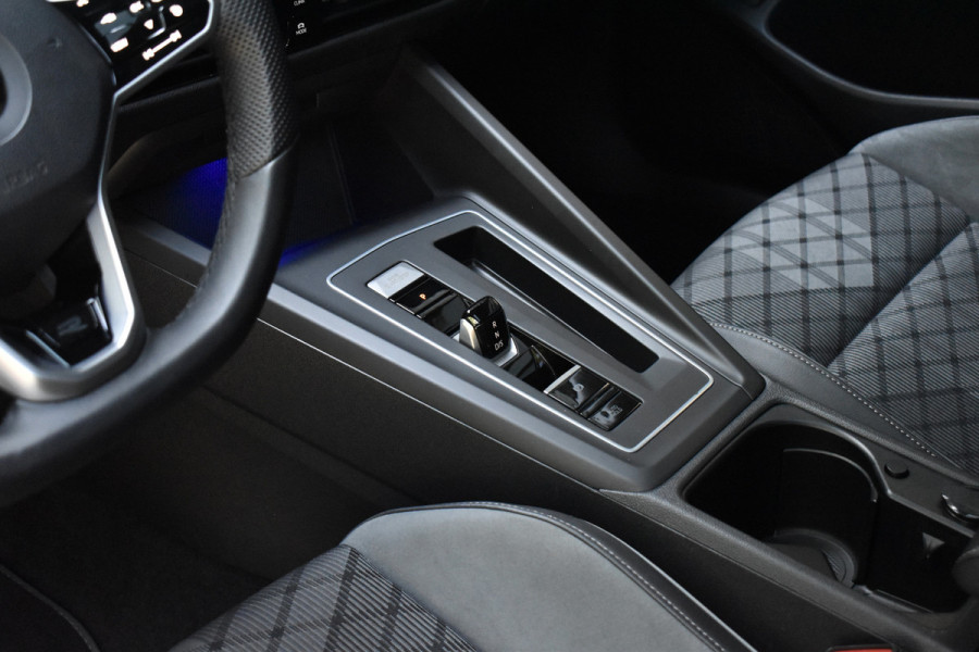 Volkswagen Golf 1.5 eTSI R-Line | Pano | Harman/Kardon | Matrix LED | ACC | Sfeerverlichting | Stuur + Stuurverwarming | Camera |