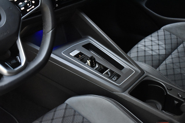 Volkswagen Golf 1.5 eTSI R-Line | Pano | Harman/Kardon | Matrix LED | ACC | Sfeerverlichting | Stuur + Stuurverwarming | Camera |