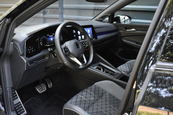 Volkswagen Golf 1.5 eTSI R-Line | Pano | Harman/Kardon | Matrix LED | ACC | Sfeerverlichting | Stuur + Stuurverwarming | Camera |