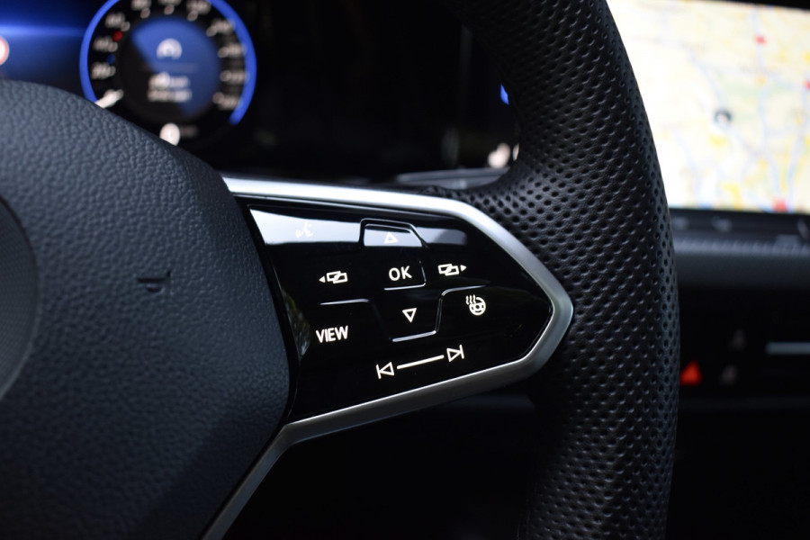 Volkswagen Golf 1.5 eTSI R-Line | Pano | Harman/Kardon | Matrix LED | ACC | Sfeerverlichting | Stuur + Stuurverwarming | Camera |
