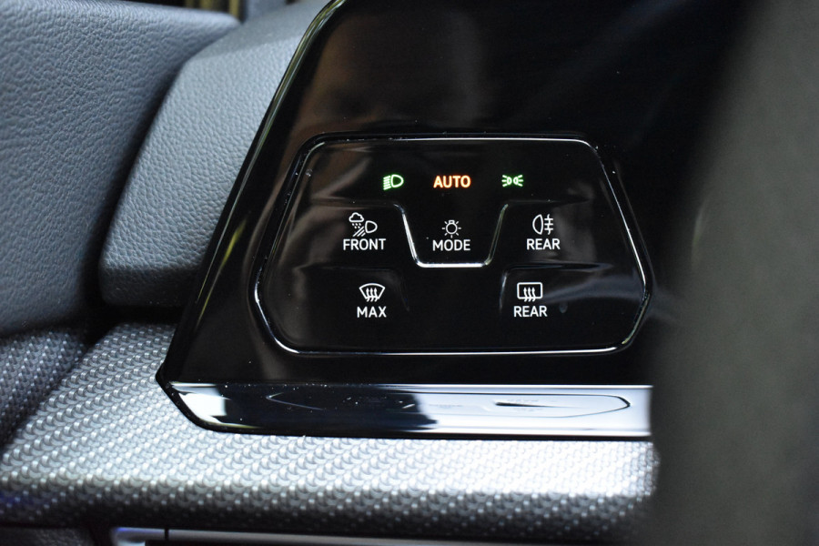 Volkswagen Golf 1.5 eTSI R-Line | Pano | Harman/Kardon | Matrix LED | ACC | Sfeerverlichting | Stuur + Stuurverwarming | Camera |