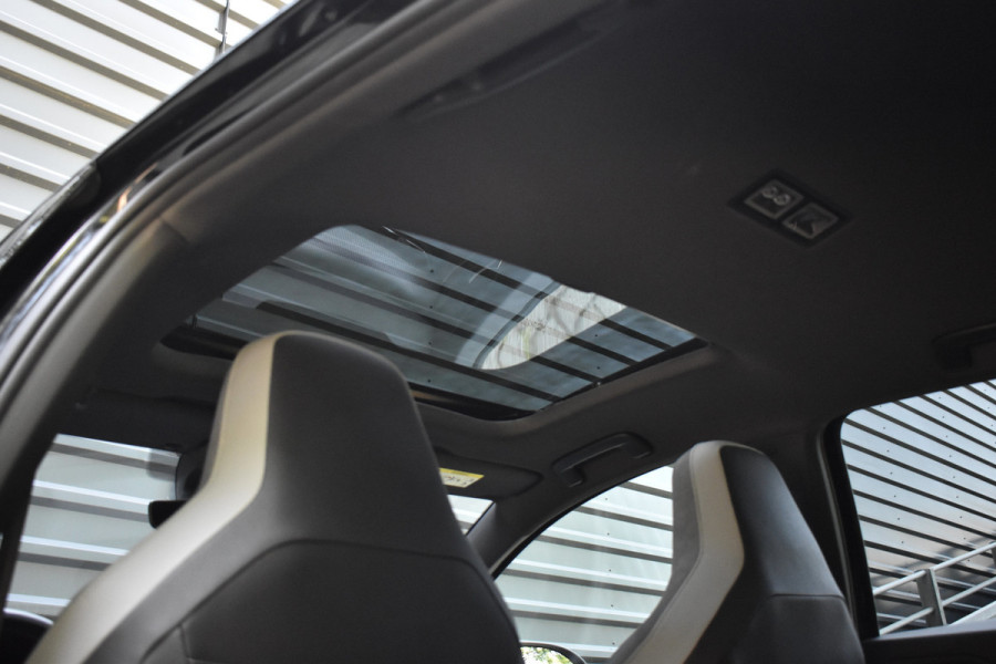 Volkswagen Golf 1.5 eTSI R-Line | Pano | Harman/Kardon | Matrix LED | ACC | Sfeerverlichting | Stuur + Stuurverwarming | Camera |