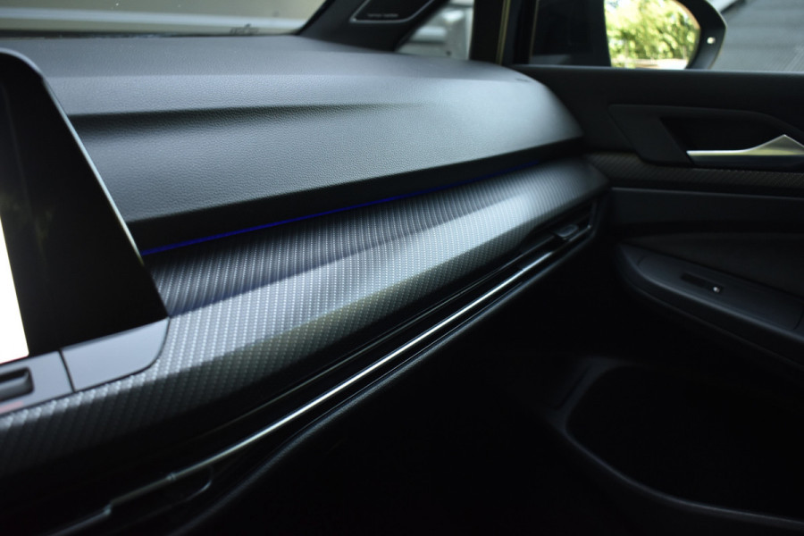 Volkswagen Golf 1.5 eTSI R-Line | Pano | Harman/Kardon | Matrix LED | ACC | Sfeerverlichting | Stuur + Stuurverwarming | Camera |