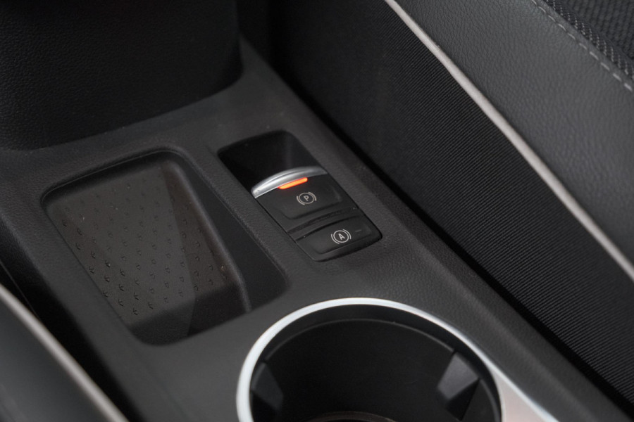 Renault Captur 1.6 E-Tech full hybrid 145 techno | Camera | Parkeersensoren | Climate control | Keyless