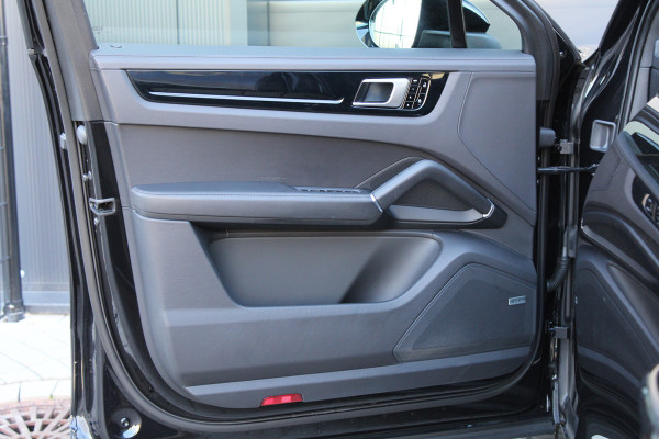Porsche Cayenne Coupé 3.0 E-Hybrid | NAP | 360 | MEMORY | BOSE | ELEK TREKHAAK | SPORT CHRONO |