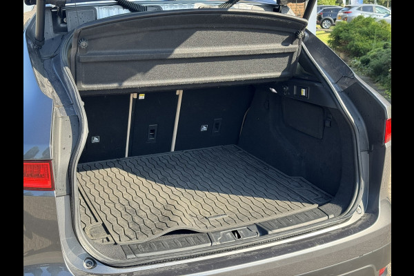 Jaguar F-Pace 2.0 Portfolio AWD 25t | Pano, Leder, Navi, Stoel+Stuurverw., Trekh., Carplay/Android | NAP | Dealeronderhouden |