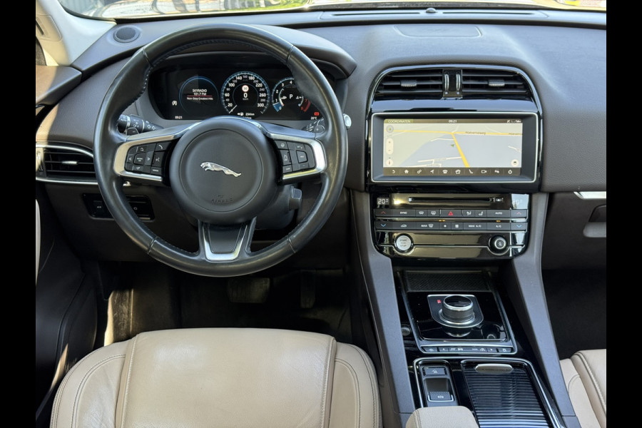 Jaguar F-Pace 2.0 Portfolio AWD 25t | Pano, Leder, Navi, Stoel+Stuurverw., Trekh., Carplay/Android | NAP | Dealeronderhouden |