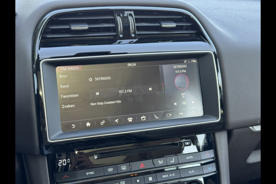 Jaguar F-Pace 2.0 Portfolio AWD 25t | Pano, Leder, Navi, Stoel+Stuurverw., Trekh., Carplay/Android | NAP | Dealeronderhouden |