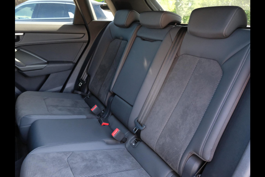 Audi Q3 45 TFSI e S edition 245 PK | Panoramadak | Sonos | Elektrische Klep | Camera | Alcantara bekleding | Stoelverwarming | Dodehoek Sensoren | 20 Inch |