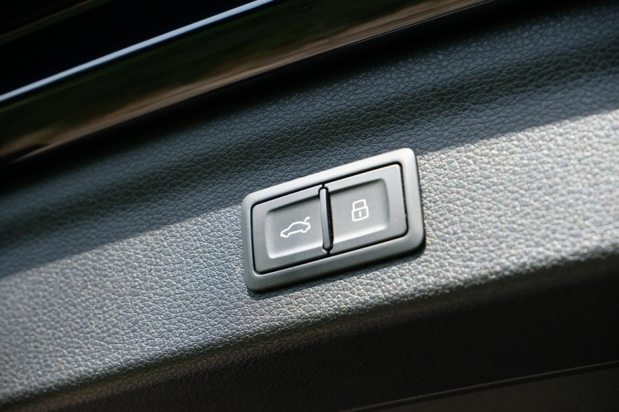Audi Q3 45 TFSI e S edition 245 PK | Panoramadak | Sonos | Elektrische Klep | Camera | Alcantara bekleding | Stoelverwarming | Dodehoek Sensoren | 20 Inch |