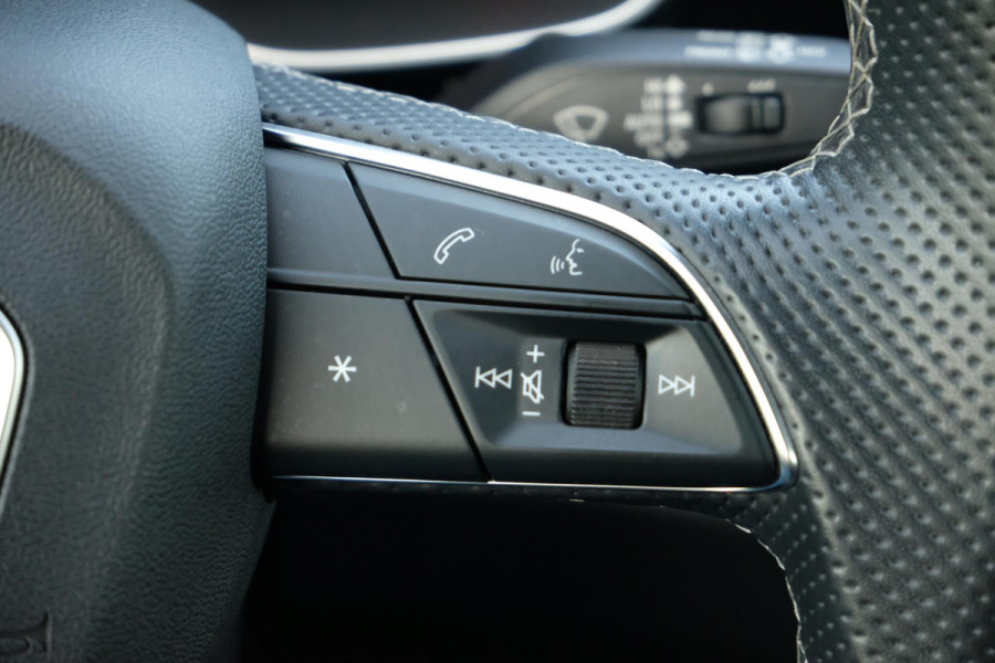 Audi Q3 45 TFSI e S edition 245 PK | Panoramadak | Sonos | Elektrische Klep | Camera | Alcantara bekleding | Stoelverwarming | Dodehoek Sensoren | 20 Inch |