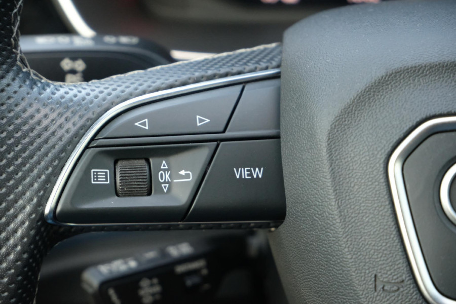 Audi Q3 45 TFSI e S edition 245 PK | Panoramadak | Sonos | Elektrische Klep | Camera | Alcantara bekleding | Stoelverwarming | Dodehoek Sensoren | 20 Inch |